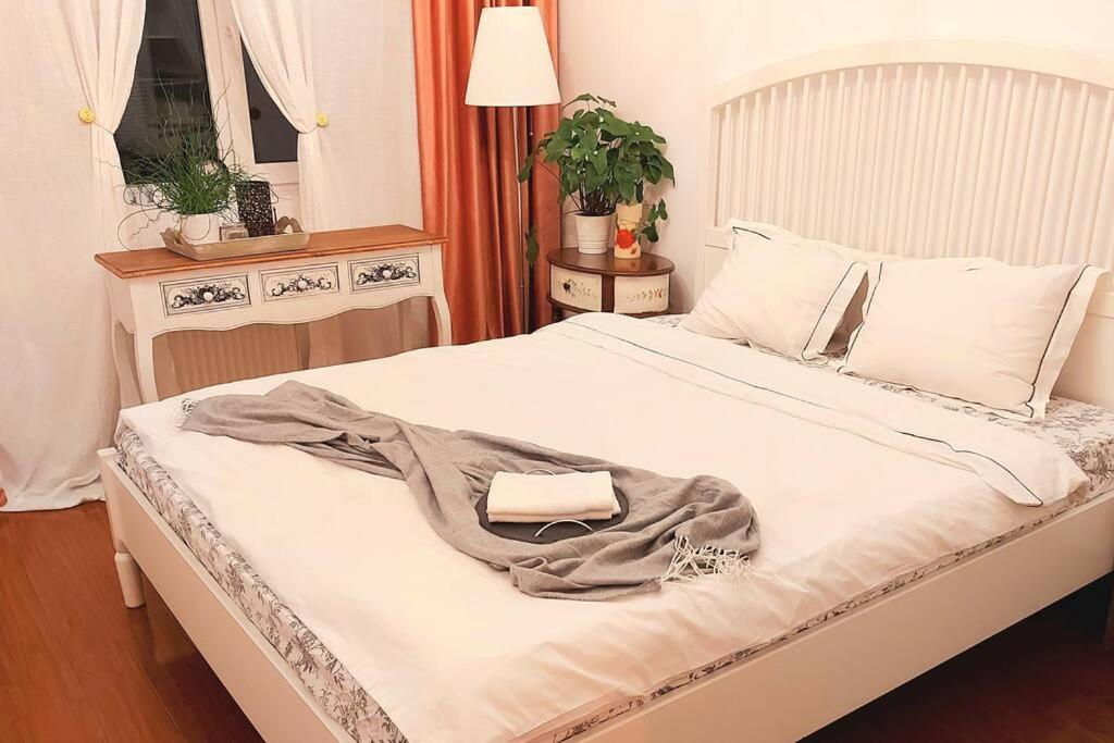 Cosy Boutique 61 Sqm Apartment - Private Parking - Ten Blocks Residence ブカレスト エクステリア 写真