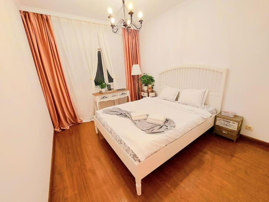 Cosy Boutique 61 Sqm Apartment - Private Parking - Ten Blocks Residence ブカレスト エクステリア 写真