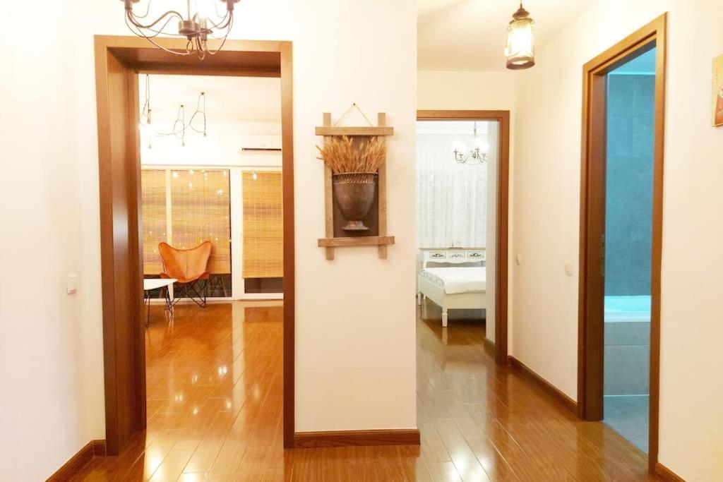 Cosy Boutique 61 Sqm Apartment - Private Parking - Ten Blocks Residence ブカレスト エクステリア 写真